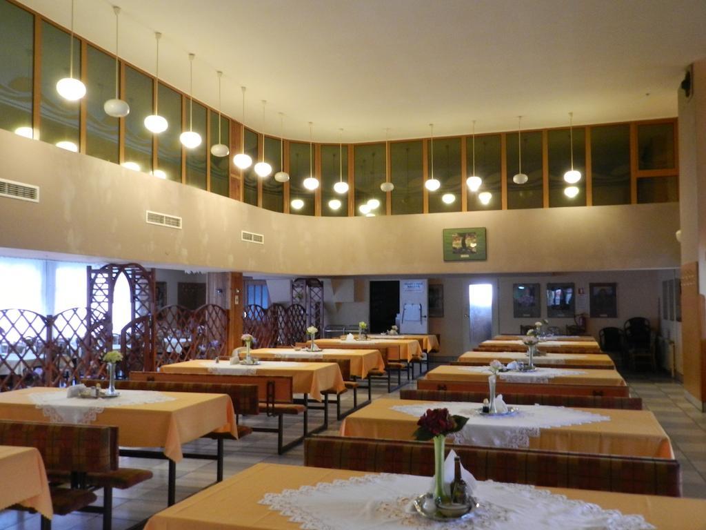 Dom Pielgrzyma Hotel Калвария Зебжидовска Екстериор снимка